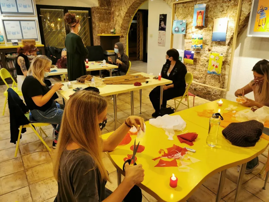 Radionica reciklaže tkanina, Klub zona