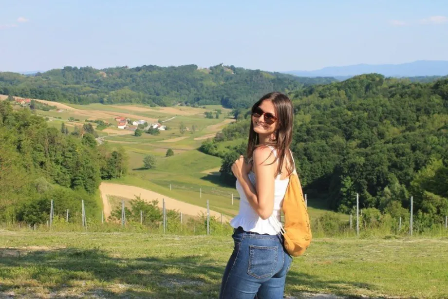 Studentica Ivona Kovačić na zelenom brdu