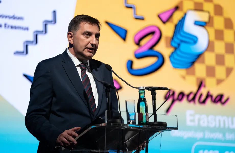 Ivica Šušak, državni tajnik u Ministarstvu znanosti i obrazovanja- izaslanik predsjednika Vlade RH
