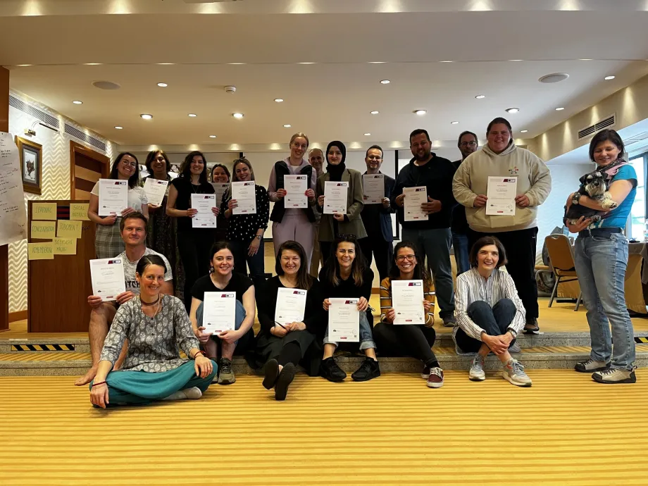 Mentori Europskih snaga solidarnosti nakon završenog treninga sa svojim Youthpass certifikatima