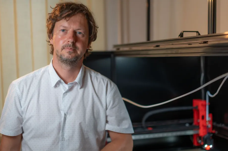 Voditelj projekta 3D4VET, izvanredni profesor dr. sc. Sven Maričić, pionir tehnologije 3D printa u Hrvatskoj