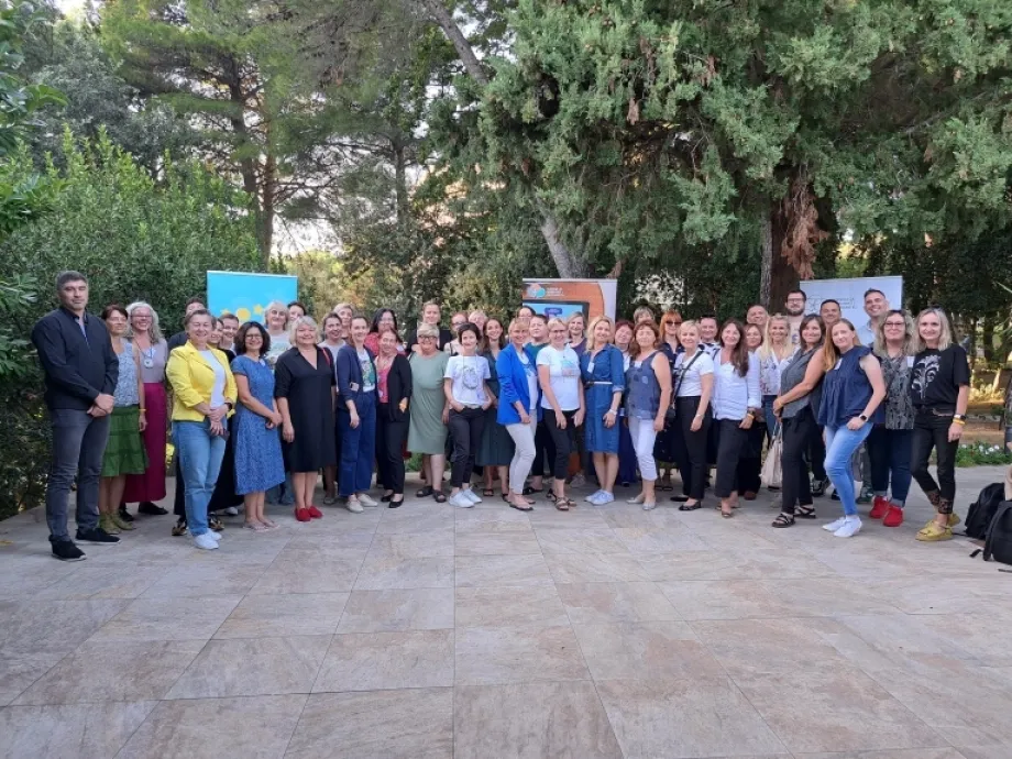 Sudionici treninga osposobljavanja ambasadora eTwinninga i programa Erasmus 2023. u prirodi.