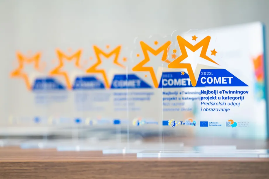Poslagane nagrade COMET.