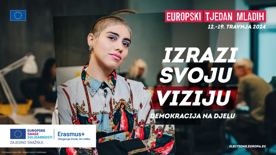 Vizual Europskog tjedna mladih na kojem djevojka u šarenoj košulji stoji prekriženih ruku i osmjehuje se. Na vizualu stoji slogan "Izrazi svoju viziju", a ispod njene fotografije nalaze se logotipovi Europskih snaga solidarnosti i Erasmus+ programa.