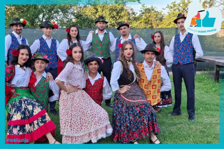 Članovi Romskog resursnog centra iz Darde u tradicionalnoj odjeći